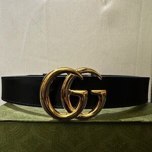 Black Gucci GG MARMONT LEATHER BELT WITH SHINY BUCKLE. Size 90.